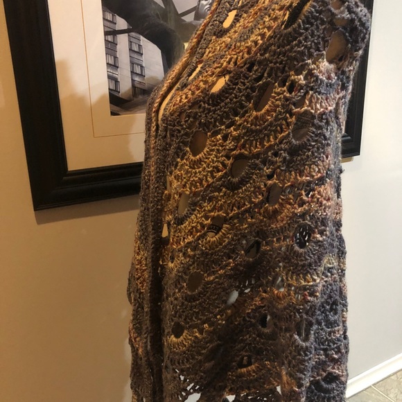 EUC Women’s Handmade Shawl - Picture 8 of 8